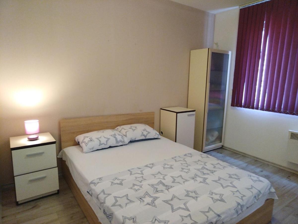 Cosy Central Apartment Varna Luaran gambar